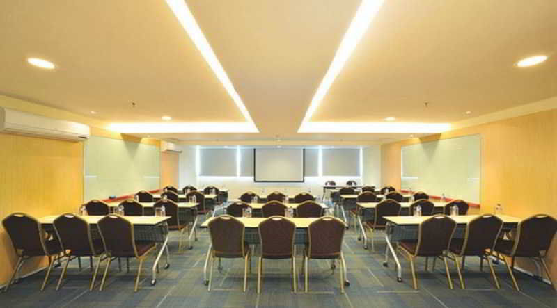1O1 Urban Jakarta Kelapa Gading Экстерьер фото